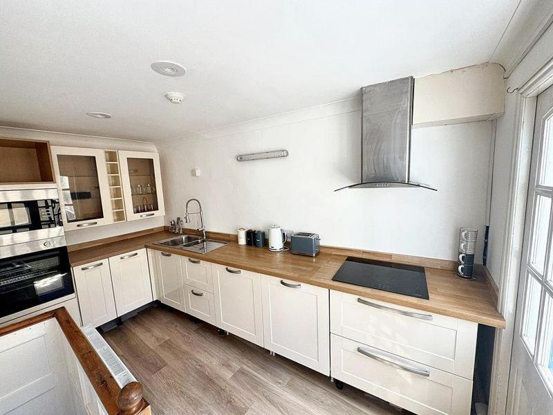 Bayliss Hall Guest house Weymouth