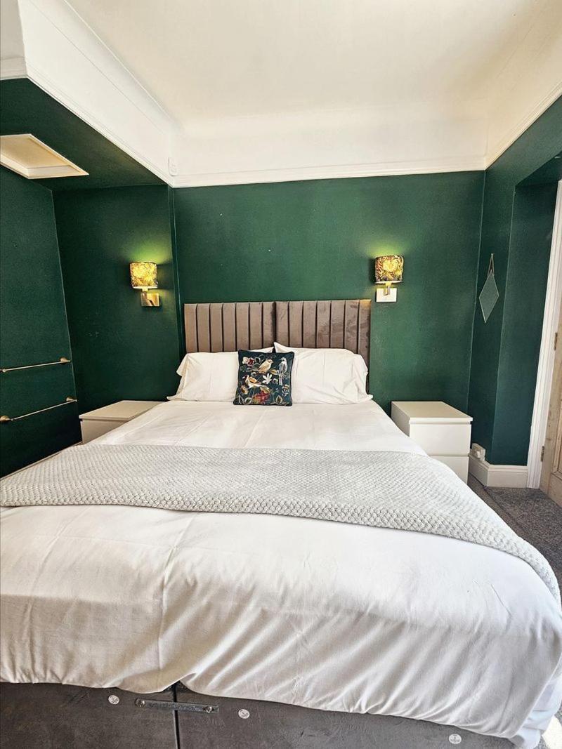 Bayliss Hall 3* Weymouth