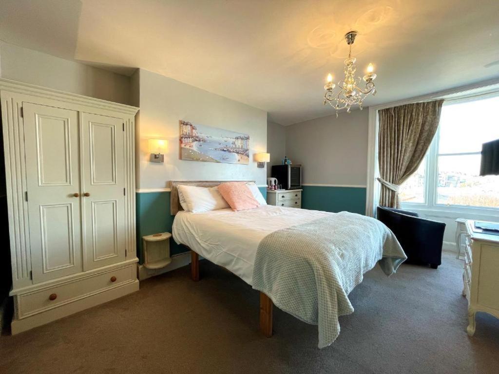 Bayliss Hall 3*
