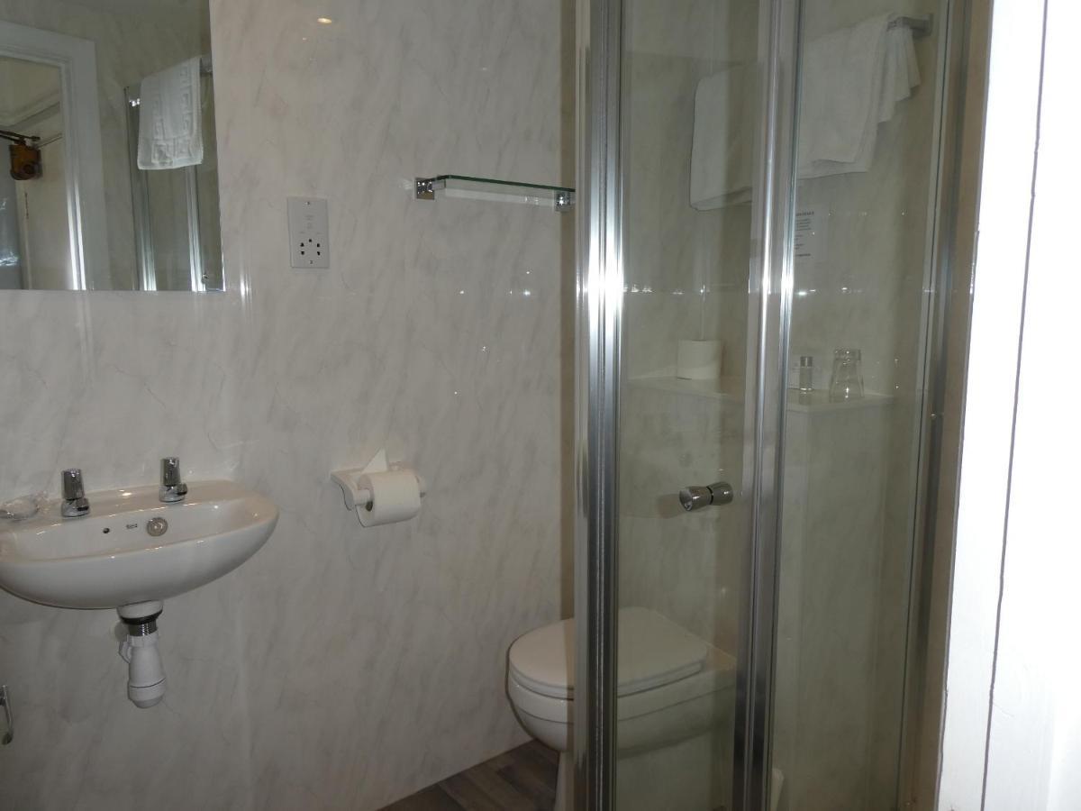 Pensión Bayliss Hall 3*